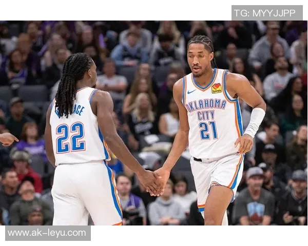 维金斯上半场表现稳健6投4中贡献10分三分球命中率提升至50