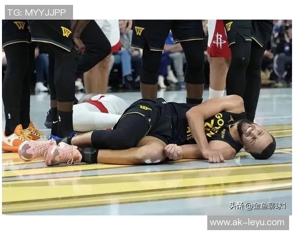 勇士队医澄清库里伤情错误左腿受伤引发关注与讨论